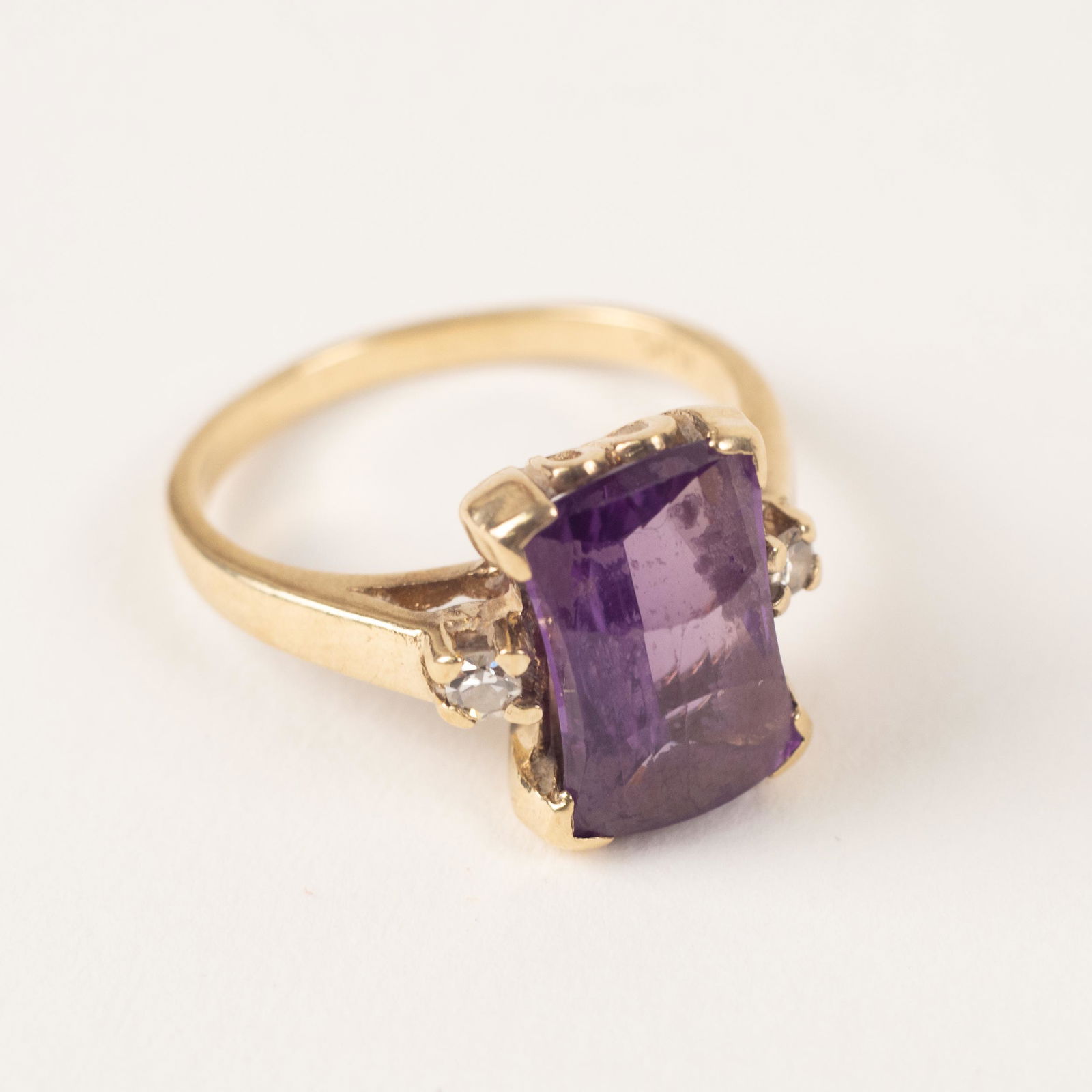 Very Pretty 10K Gold Ring with Purple Stone (1 of 4)