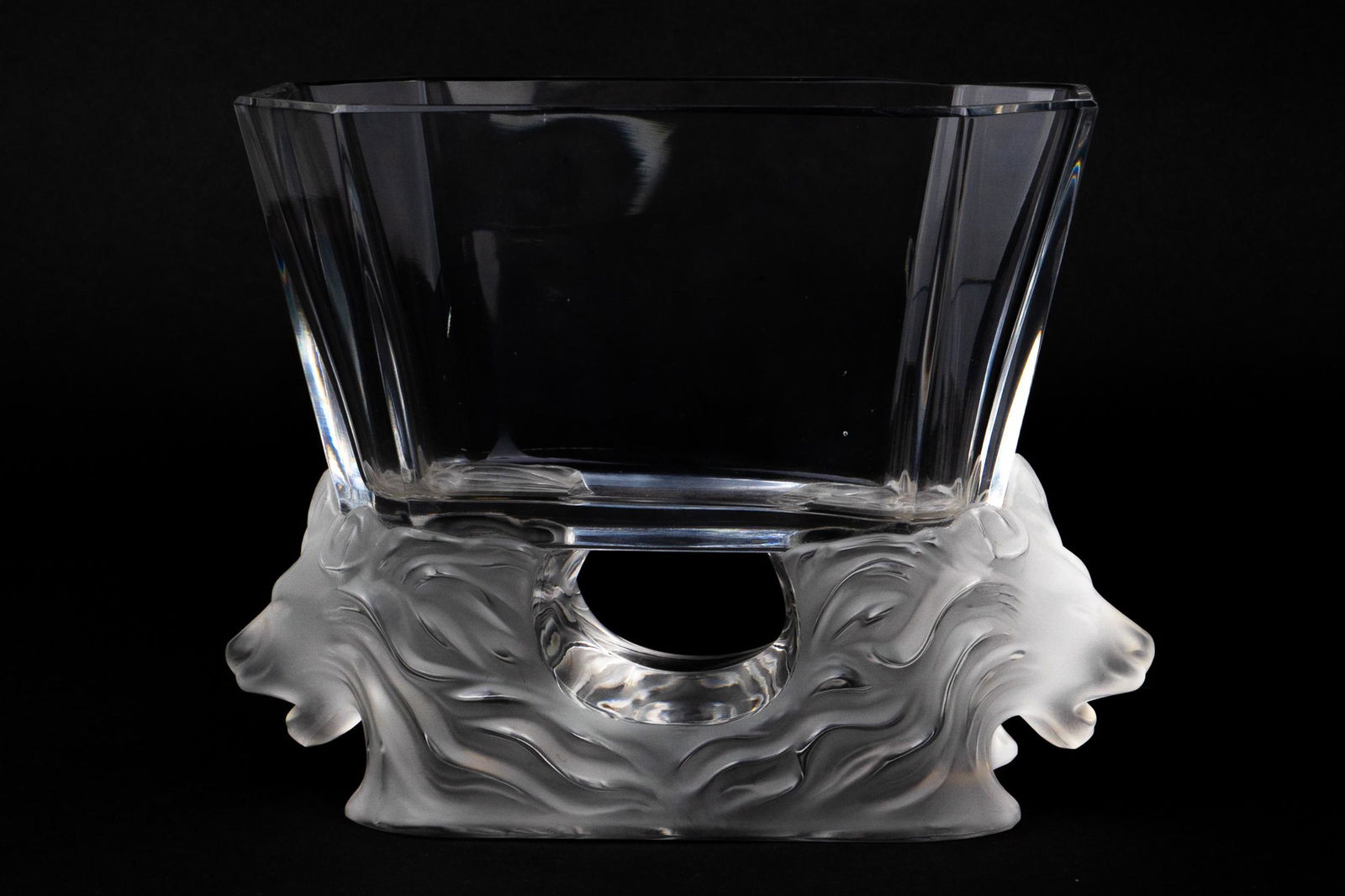 Lalique Crystal Venise Vase Double Lion Heads (1 of 9)