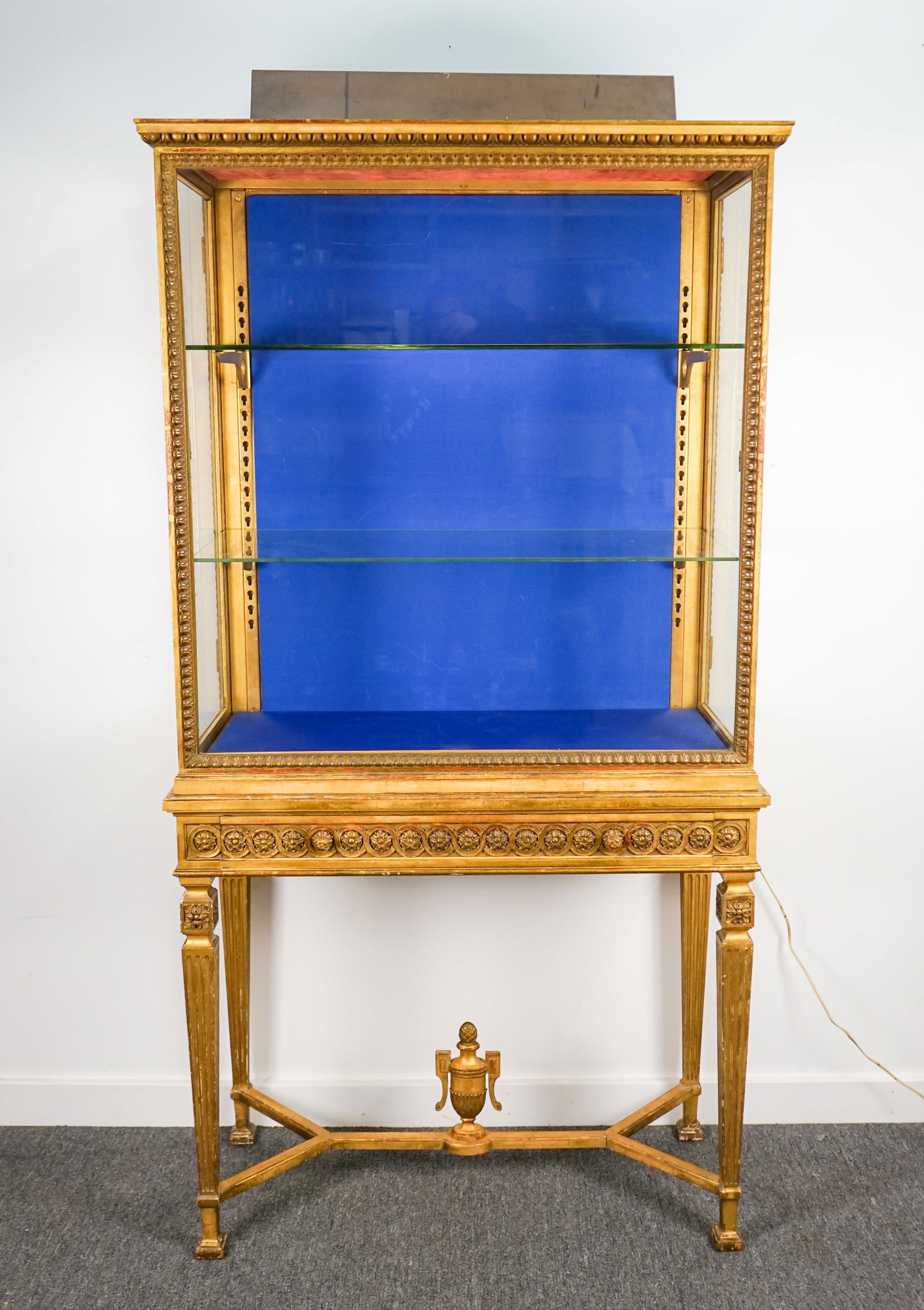 Antique Gilt Showcase on Bracket Base (A) (1 of 20)