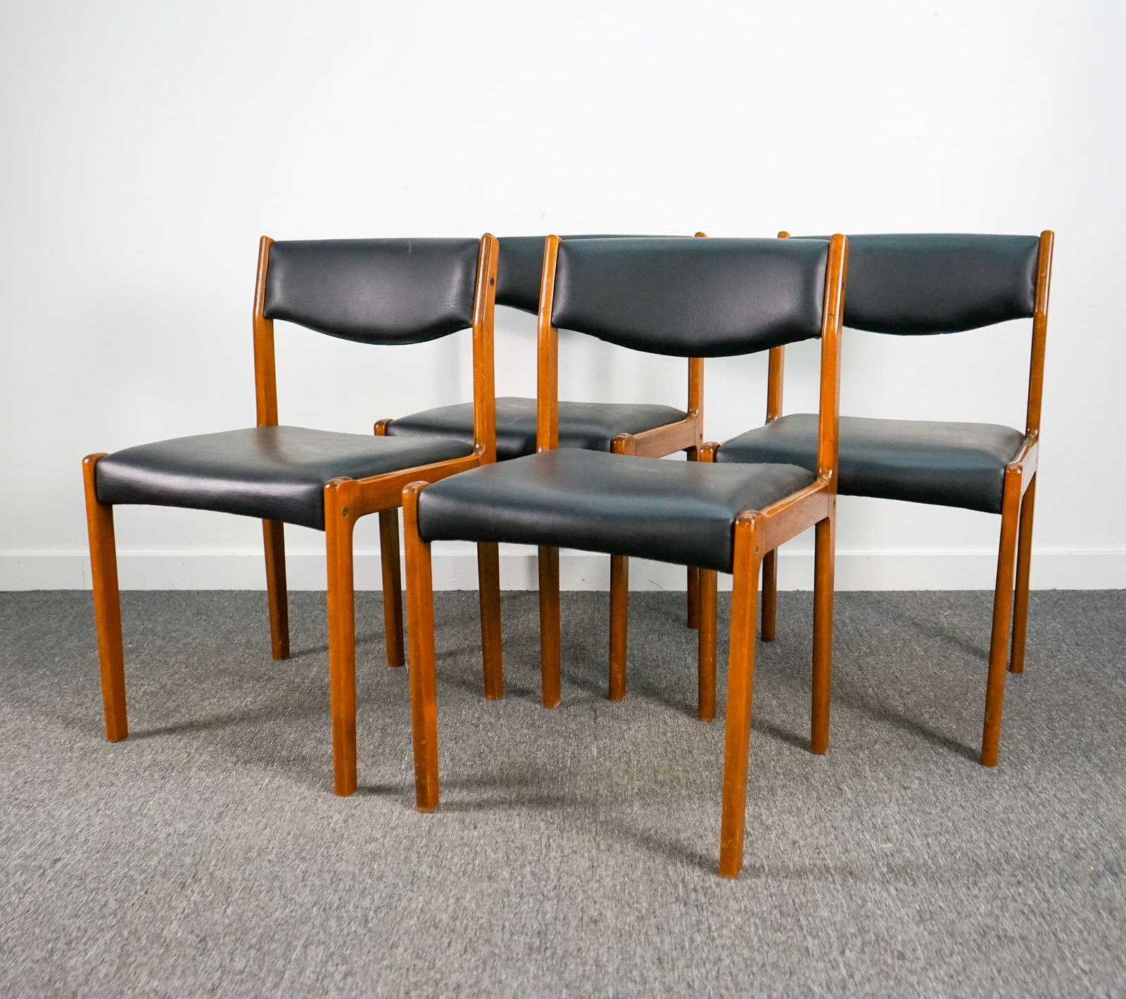 Set of Four Mid Century Modern Chairs (1 of 13)