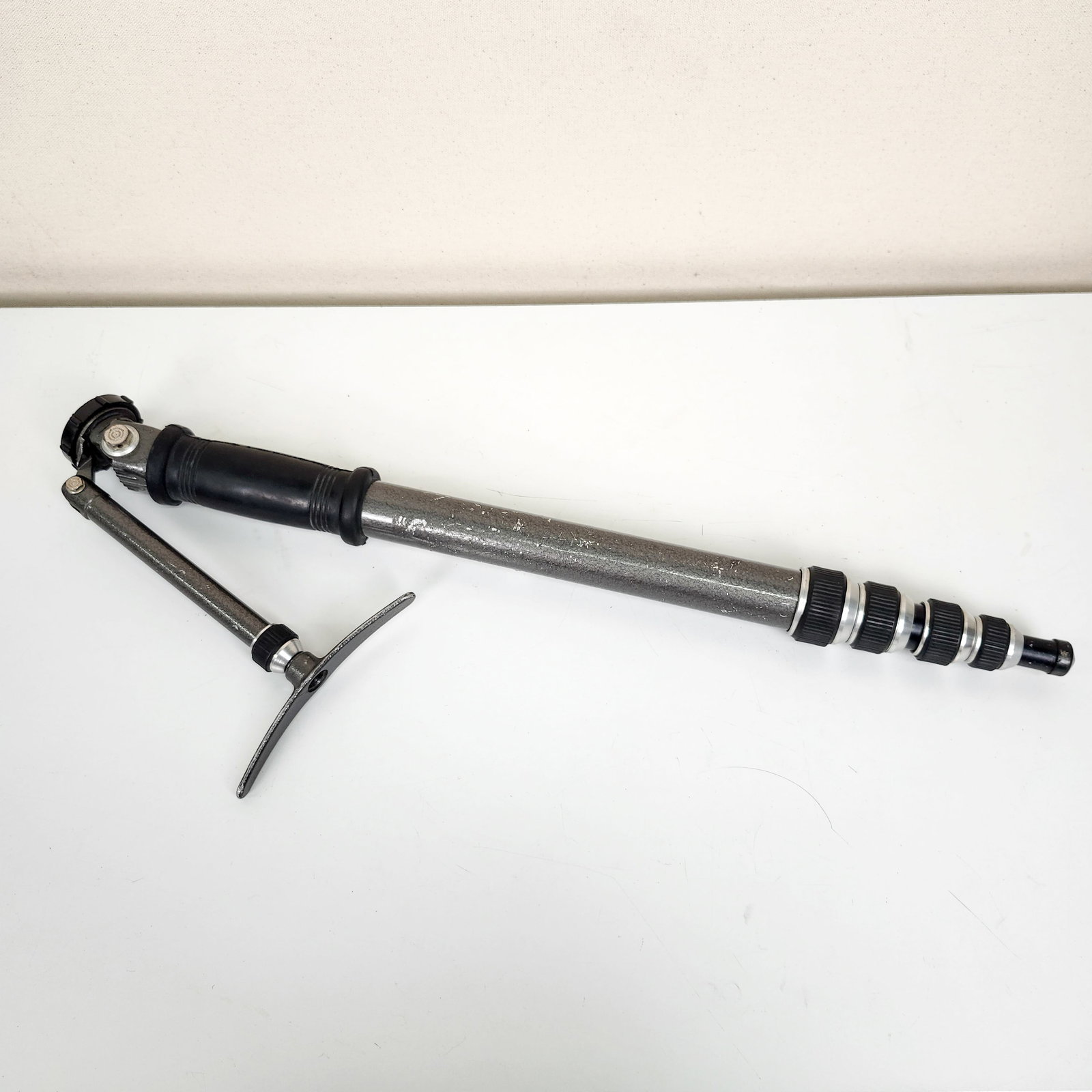 Gitza Monopod with Shoulder Mount: An Aluminum Gitza Monopod. Made in France. Has an extendable shoulder mount. Is 21" compact and 75" fully extended H21" W6" D2" (Dimensions of largest item in lot)