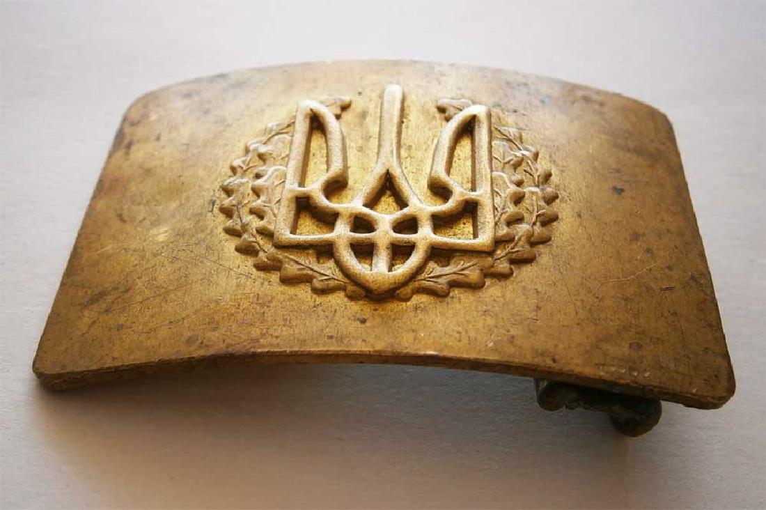 Original Ukrainian Belt Buckle with Tryzub in OAK: For your consideration here is the Original Ukrainian Belt Buckle with Tryzub in OAK Leaves. Rare and very collectible item. It is a real witness of World history. Size: 75 x 53 x 14 mm (2.95 x 2.09 x