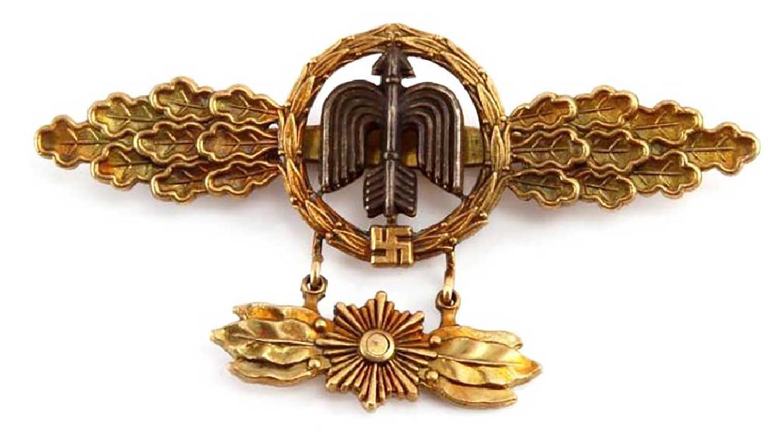 German WWII Luftwaffe Fighter Clasp, Deumer Ludenscheid: For your consideration here is the Original German WWII GOLD Luftwaffe Long Range Fighter Clasp, Mint, Marked 'W. Deumer, Ludenscheid'. Clasp Gold version, measuring 3 inches wide by 1 5/8 inches tall