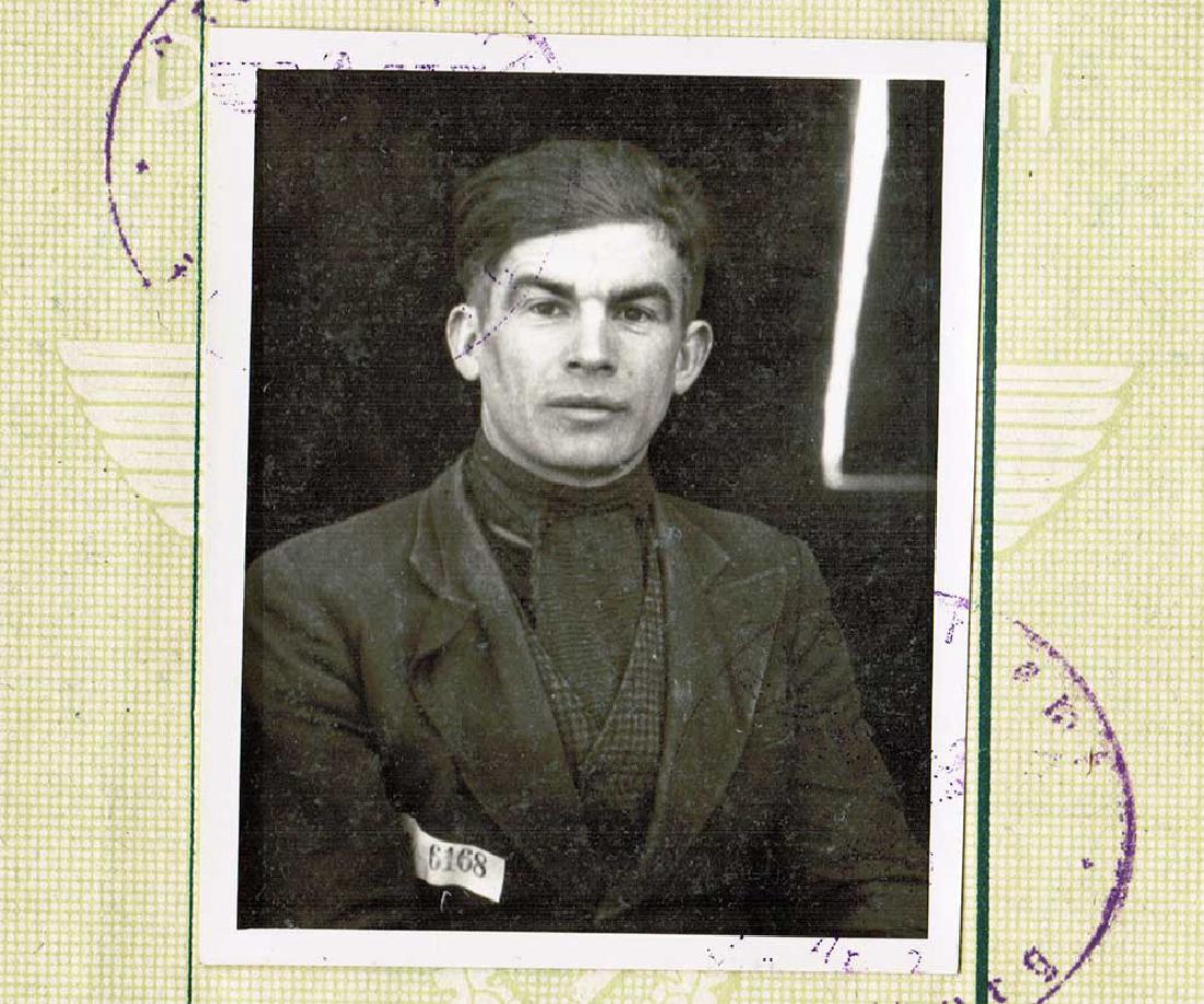 German WW2 Arbeitsbuch for Ukrainian worker (1 of 10)