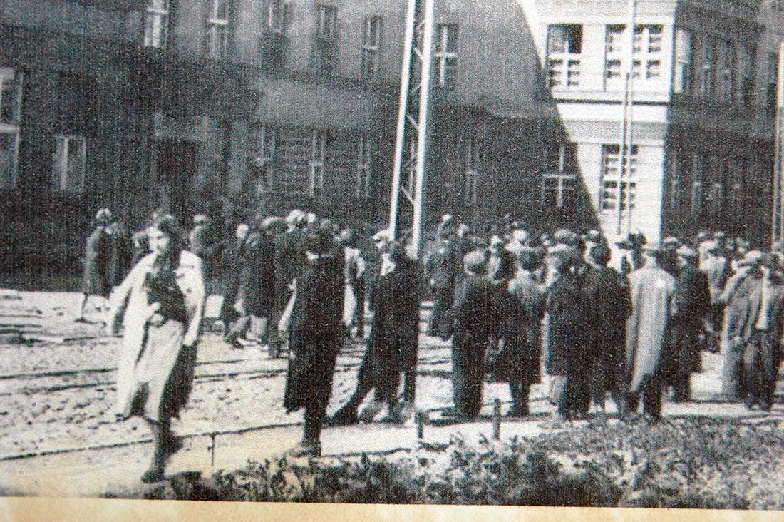 Polish WW2 Postcard of Litzmannstadt Ghetto, 1941 (1 of 11)