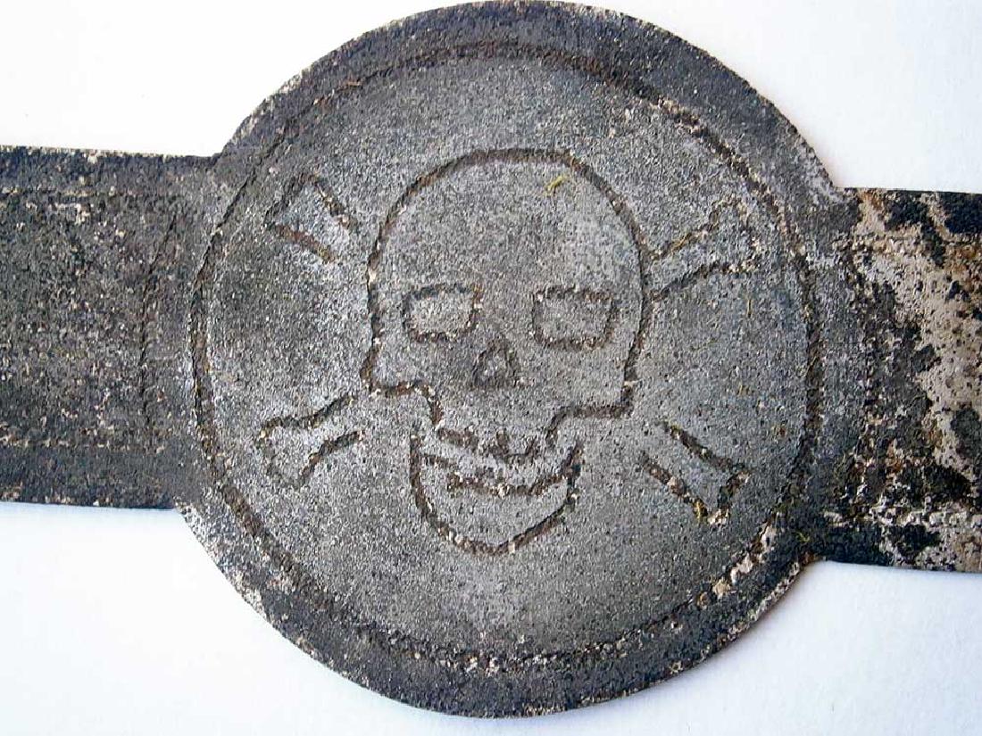 Original German WW2 Bracelet w. Skull & Bones: Rare Original German WW2 Bracelet with Skull and Bones. Trench art. Size: 203 x 47 mm. Very collectible item. We are selling an old collection of WW2 trench art items. Original, not reproduction. From