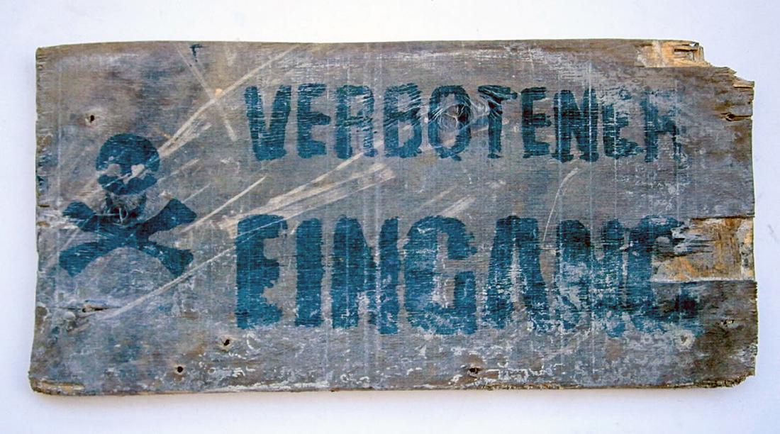 German WW2 Sign Entrance Forbidden w. Skull & Bones: Original German WW2 Sign Entrance Forbidden with Skull and Bones. Trench art. Original, not reproduction. Size: 287 x 142 x 8 mm. Very collectible item. We are selling an old collection of WW1 - WW2 t