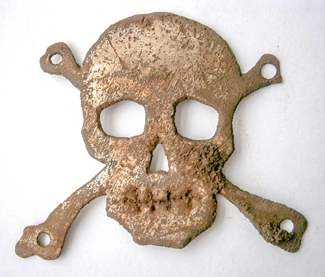 Original German WW2 Cockade w. Skull and Bones: Original Rare German WW2 Aluminum Cockade with Skull and Bones for Helmet. Trench art. SIZE: 60 x 54 mm. Very collectible item. Original, not reproduction. From real old collection! The item is for hi