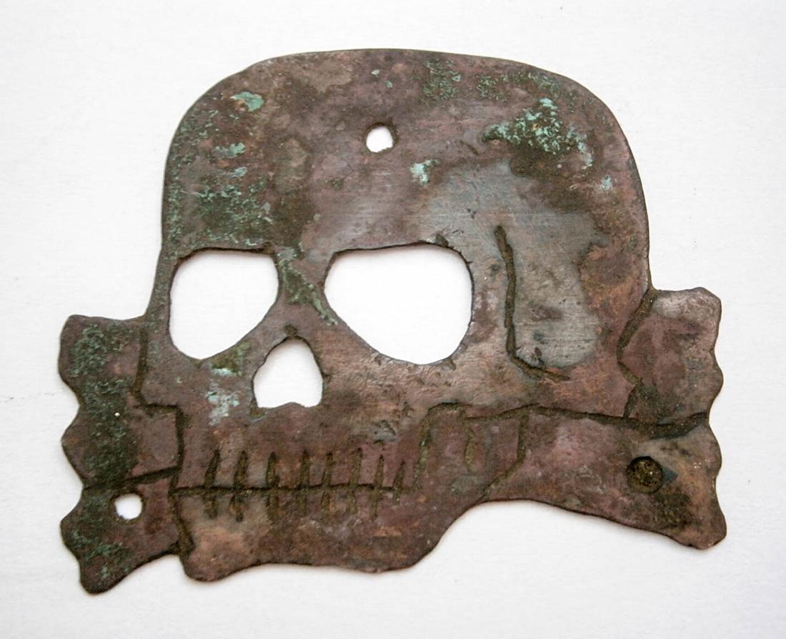 Original German WW2 Cockade w. Skull and Bones: Original Rare German WW2 Bronze Cockade with Skull and Bones for Helmet. Trench art. SIZE: 43 x 37 mm. Very collectible item. Original, not reproduction. From real old collection! The item is for hist
