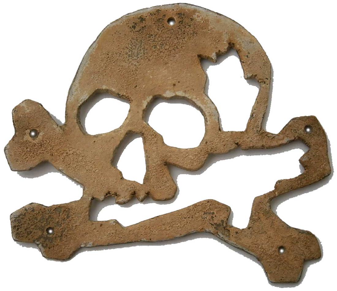 German WW2 Cockade w. Skull & Bones f. Helmet: Original Rare German WW2 Cockade with Skull and Bones for Helmet, Stahlhelm, 1941 - 1945. Trench art. This item was obtained from a large old collection in Europe. Large Size: 92 x 80 mm. We are selli