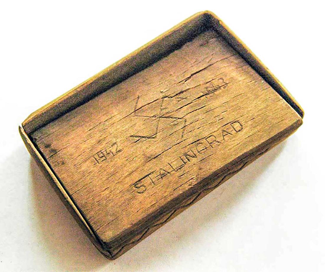 GERMAN WW2 WOOD BOX w. SWASTIKA, STALINGRAD: ORIGINAL GERMAN WW2 WOOD BOX with SWASTIKA, STALINGRAD, 1942-1943 Trench art, very nice job. It has an Inscription: STALINGRAD, 1942, 1943 and swastika. Please note: last image is for sample only. EST