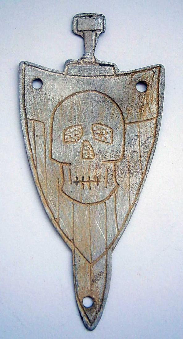 GERMAN WW2 SHIELD w. SWORD and SKULL & BONES: ORIGINAL GERMAN WW2 SHIELD with SWORD and SKULL and BONES Trench art. Original, not reproduction. SIZE: 73 x 34 mm. Very collectible item. We are selling an old collection of WW1 - WW2 trench art item
