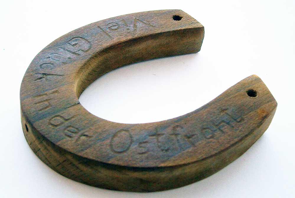 ORIGINAL GERMAN WW2 HORSESHOE, OSTFRONT, 1941: ORIGINAL GERMAN WW2 HORSESHOE, OSTFRONT, 1941 Trench Art. The item has an inscription in German: VIEL GLUCK in der Ostfront. Very collectible item. We are selling the collection with unique trench art