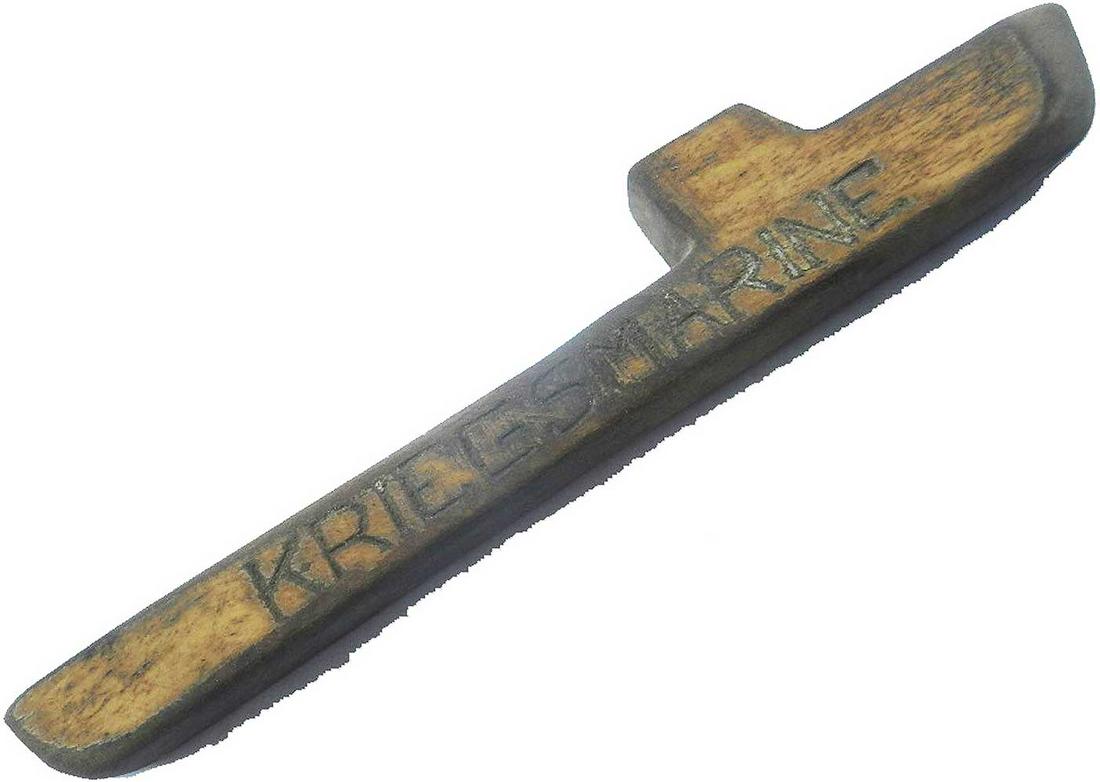 GERMAN WW2 KRIEGSMARINE SCHNELLBOOT, U-BOAT: GERMAN WW2 KRIEGSMARINE SCHNELLBOOT, U-BOAT The item has inscription in German: KRIEGSMARINE. Trench art, wood carving. SIZE: 193 x 32 x 16 mm. Original, not reproduction. Please note: last image is f