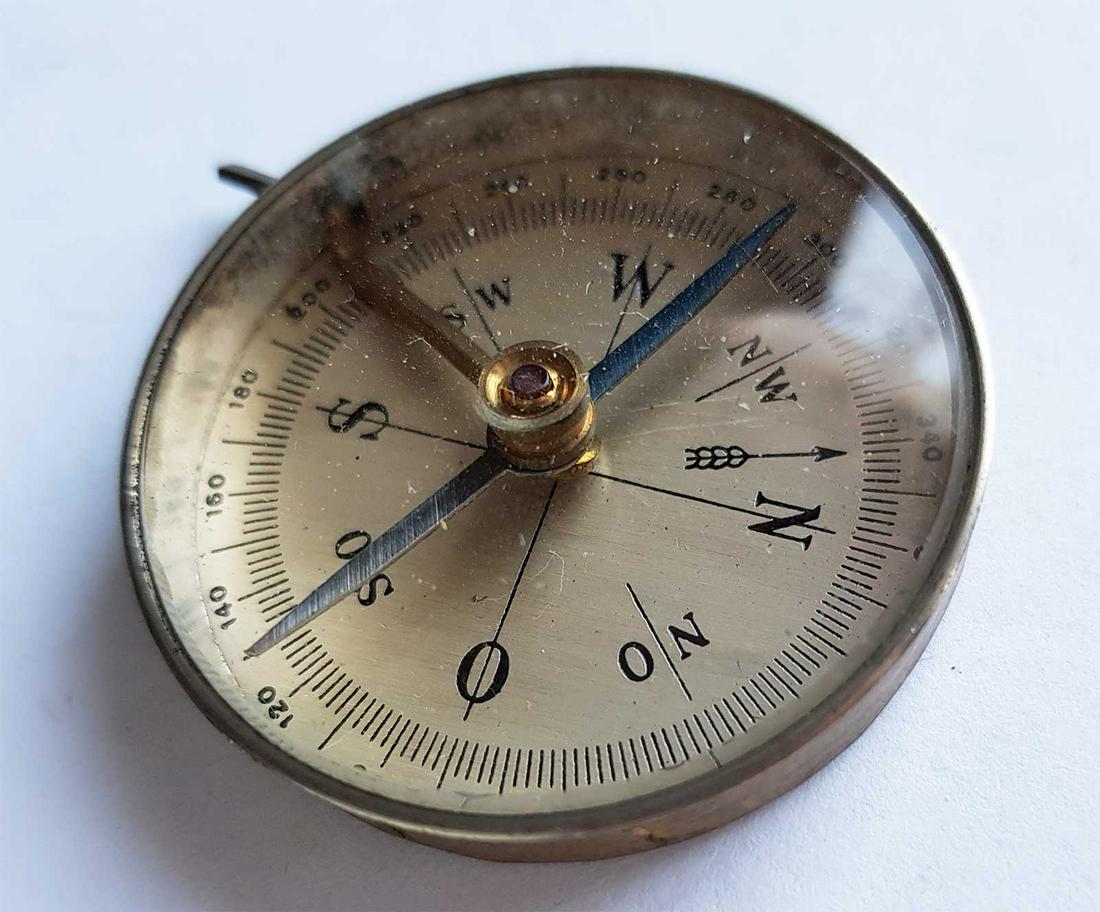 GERMAN WW2 HJ POCKET COMPASS, MARKED HCO: GERMAN WW2 HJ POCKET COMPASS, MARKED HCO Reverse marked with the HJ diamond and "HCO". Nice ORIGINAL item. ESTIMATE PRICE: $150 - $200. NO RESERVE auction. Start price is VERY LOW. If an item is NOT S