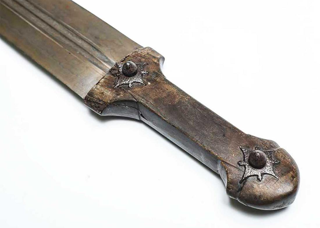 CAUCASIAN KINDJAL w. DAMASCUS BLADE, DAGGER: CAUCASIAN LARGE KINDJAL with DAMASCUS BLADE An excellent 19th century Caucasian kindjal of traditional form with a wootz Damascus blade, patterning most visible in twin fullers. Blade is still sharp a