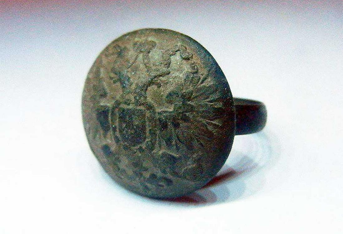 RUSSIAN IMPERIAL WW1 RING, TRENCH ART: ORIGINAL RUSSIAN IMPERIAL WW1 RING Trench art. Made from a button - it was very popular at that time. Original, not reproduction. Recently in Europe we bought old collection of rings including Trench 