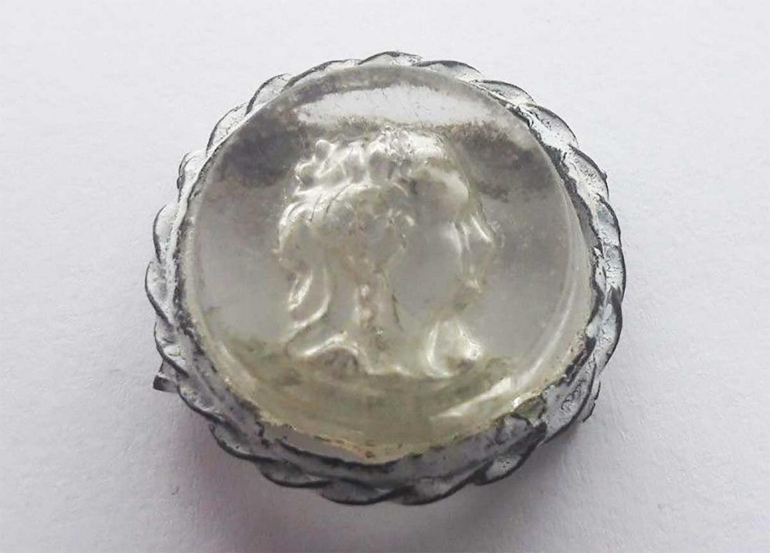 ANTIQUE CAMEO CARVING GLASS MEDIEVAL PERIOD: ORIGINAL ANTIQUE CAMEO CARVING GLASS MEDIEVAL PERIOD Original, not reproduction. The item is perfect for museum or private collection. SIZE: 21 x 6 mm (0.83 x 0.24 inches). Please note: last image is 