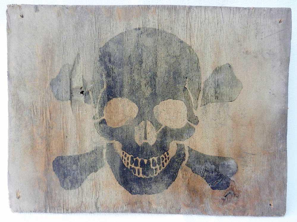 ORIGINAL RARE GERMAN WW2 SIGN w. SKULL & BONES: RARE ORIGINAL ORIGINAL RARE GERMAN WW2 SIGN with SKULL and BONES This kind of signs was used in concentration camps during WW2. Rare historical item !! 100% original. SIZE: 273 x 200 x 4 mm. Please no
