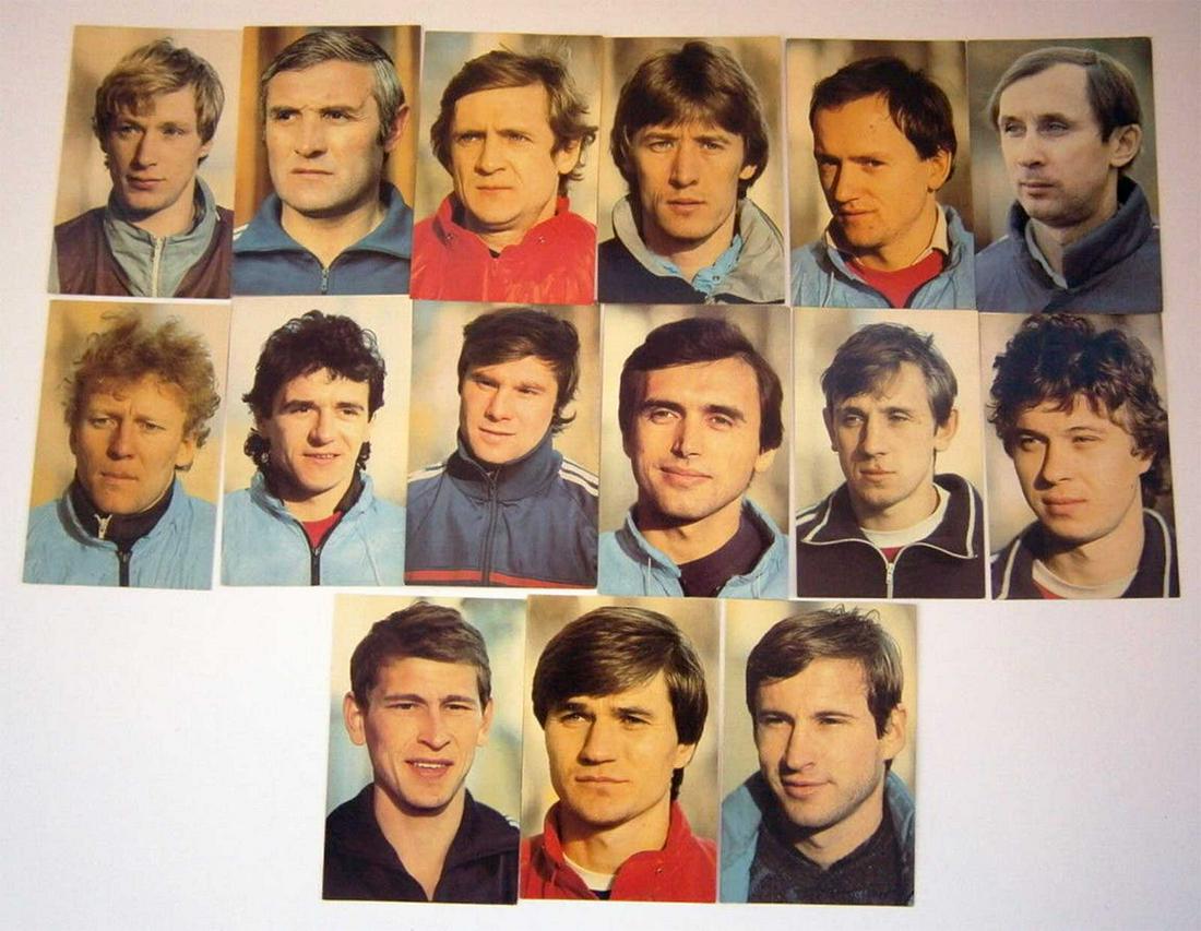 UKRAINIAN 15 POSTCARDS FOOTBALL CLUB DYNAMO KIEV, 1980x: ORIGINAL UKRAINIAN 15 POSTCARDS FOOTBALL CLUB DYNAMO KIEV, 1980x Extremely popular football team in Russia and Ukraine. SIZE: 141 x 98 mm. This item was obtained from a large old collection in Europe.