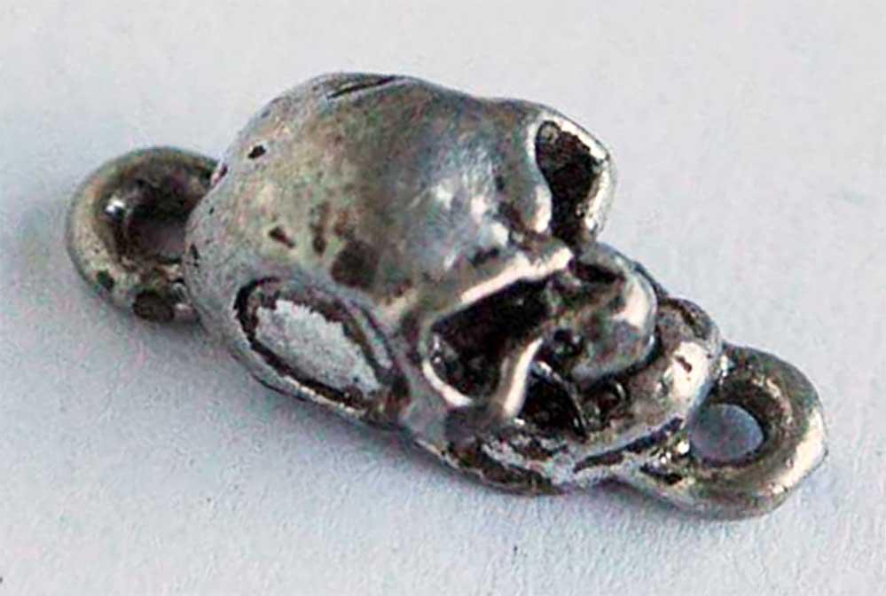 GERMAN WW2 SKULL, PART of SS CHAIN or BRACELET: GERMAN WW2 SKULL, PART of SS CHAIN or BRACELET Trench art. This item was obtained from a large old collection in Europe. SIZE: 16 x 6 mm. We are selling an old collection of WW2 trench art items. Plea