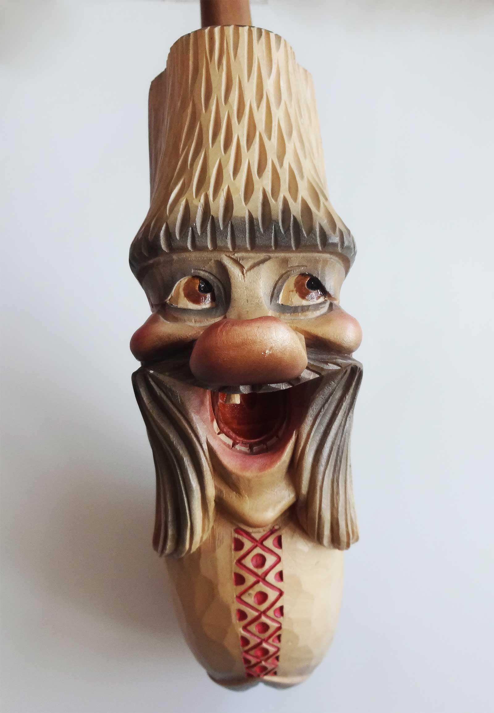 UKRAINIAN WOODEN TOBACCO PIPE, HANDMADE: UKRAINIAN WOODEN TOBACCO PIPE, HANDMADE The pipe is made by famous Ukrainian master. This model is very unusual: decoration and pipe at the same time. It is a very nice gift. LARGE SIZE: 44 cm height 