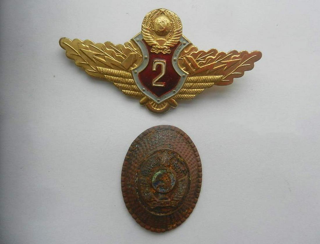 RUSSIAN SOVIET 2 BADGES for POLICE, MILITIA, 1950x: RUSSIAN SOVIET TWO BADGES for POLICE, MILITIA, 1950x Please note: last image is for sample only. ESTIMATE PRICE: $70 - $100. If an item is NOT SOLD, you can still give us a reasonable OFFER - please s
