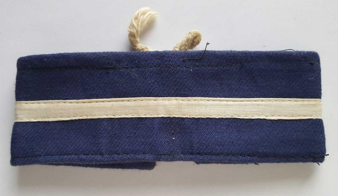 RUSSIAN WW2 SUBMARINE NAVY ARMBAND for DUTY OFFICER: RARE RUSSIAN WW2 SUBMARINE NAVY ARMBAND for DUTY OFFICER Original, not reproduction. SIZE: 300 x 60 mm. The item has passed very important test - it does not glow under black light (all modern fabric 