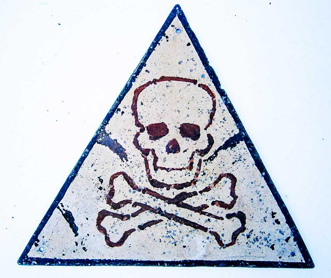 GERMAN WW2 SIGN STOP ENTRY w. SKULL & BONES: ORIGINAL GERMAN WW2 SIGN STOP ENTRY with SKULL and BONES, 1941-1945 Original, not reproduction. The item is perfect for museum or private collection. SIZE: 193 x 175 mm. Please note: last image is for