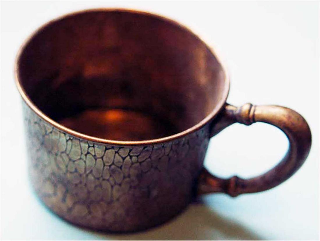 OLD METAL CUP with UNUSUAL DESIGN, MARKED: OLD METAL CUP with UNUSUAL DESIGN, MARKED The cup has a stamp on the back. SIZE: 100 x 70 x 45 mm (3 2/3 x 2 2/3 x 1 7/8 inches). Original, not reproduction. From real old collection! The item is for 