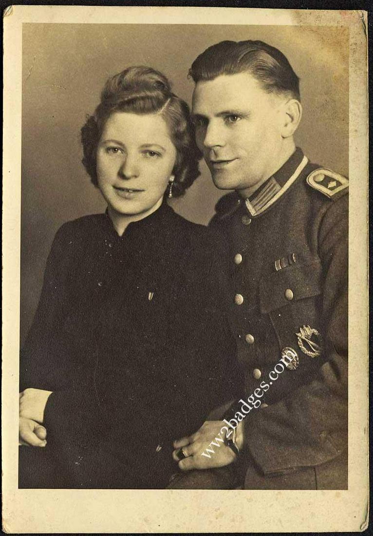 GERMAN WW2 PHOTO w. LEGION CONDOR BADGE: GERMAN WW2 PHOTO with LEGION CONDOR BADGE The photo has passed very important test - it does not glow under black light (all modern paper glows under black light) - please see the images. Please note: