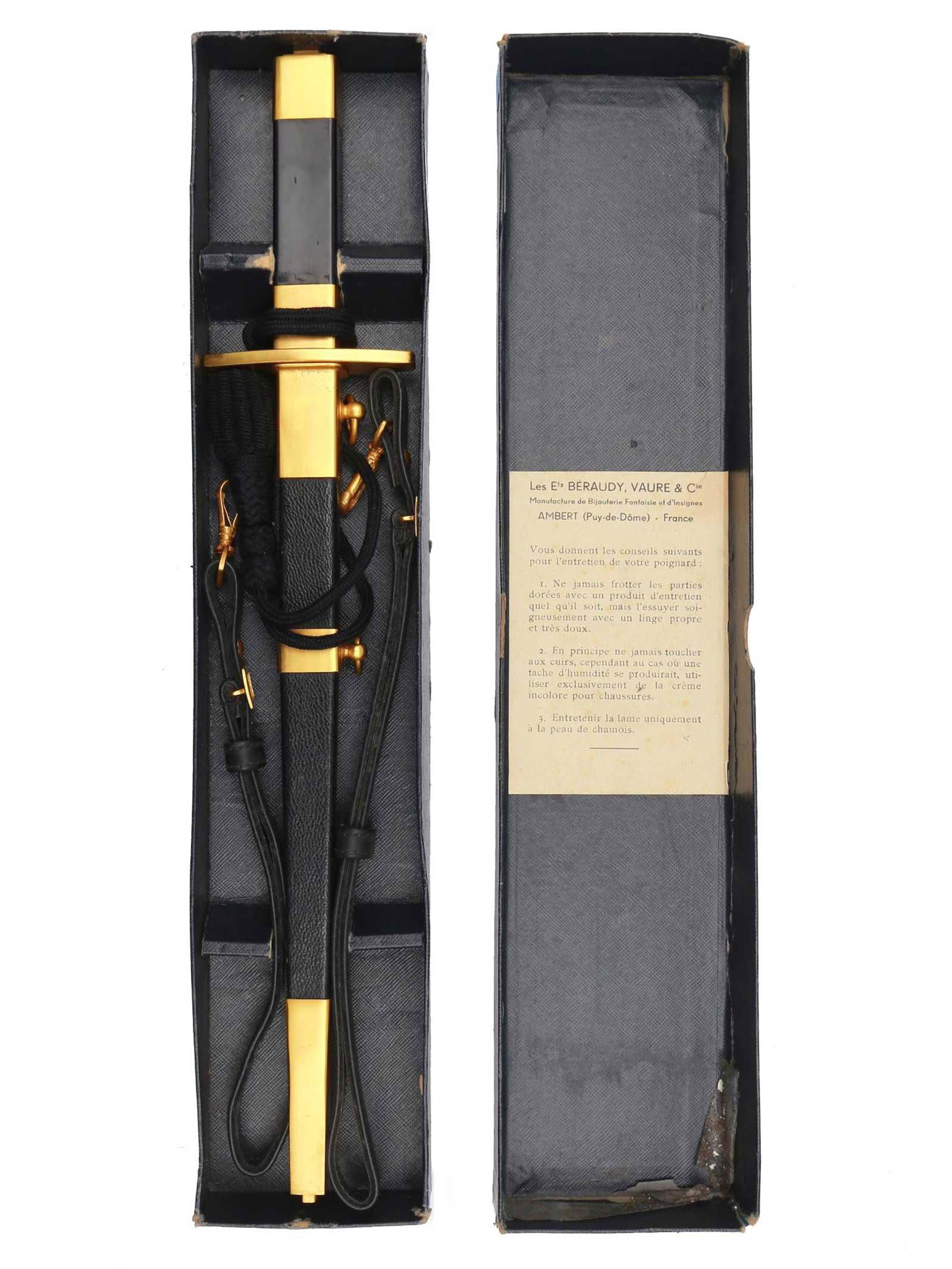 FRENCH WW2 AIR FORCE OFFICERS DAGGER in BOX, 1934 (1 of 10)