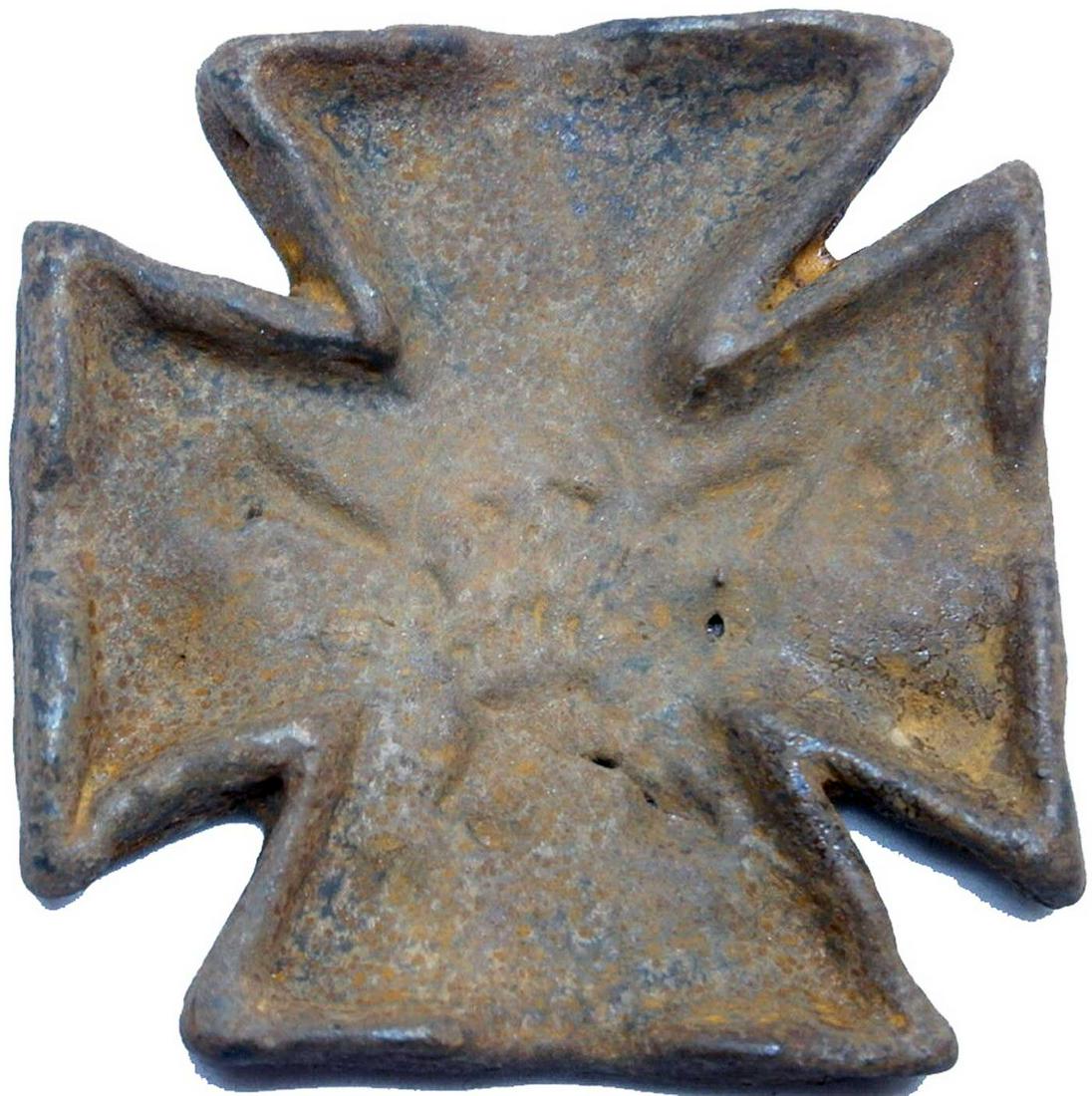 GERMAN WW2 ASHTRAY w. SKULL & BONES, IRON CROSS: RARE GERMAN WW2 ASHTRAY with SKULL and BONES, IRON CROSS The ashtray made as IRON CROSS. Trench art. Heavy. CONDITION: The item is described to the best of our knowledge. Please refer to pictures and 