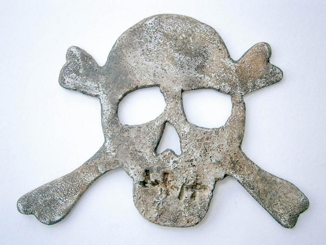 GERMAN WW2 LARGE SKULL & BONES, TRENCH ART: GERMAN WW2 LARGE SKULL and BONES Trench art. Aluminum. Very complicated job. CONDITION: The item is described to the best of our knowledge. Please refer to pictures and email with any questions. SIZE: