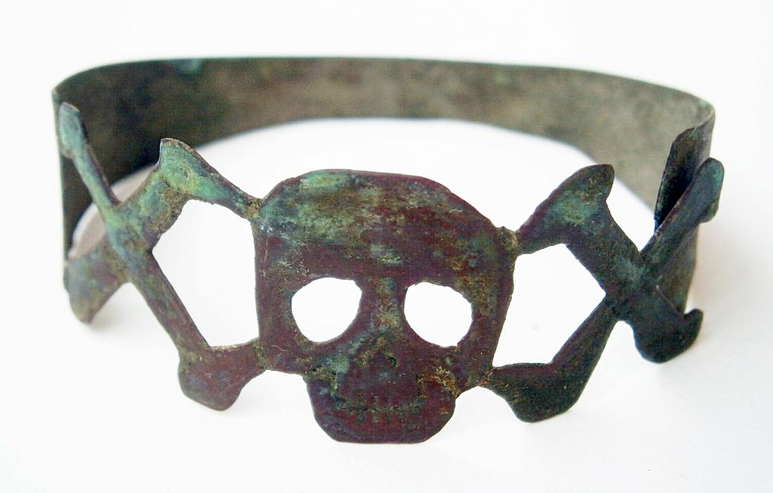 GERMAN WW2 RING w. SKULL & BONES: GERMAN WW2 RING with SKULL and BONES Trench Art. Unusual design with Double BONEs. CONDITION: The item is described to the best of our knowledge. Please refer to pictures and email with any questions.