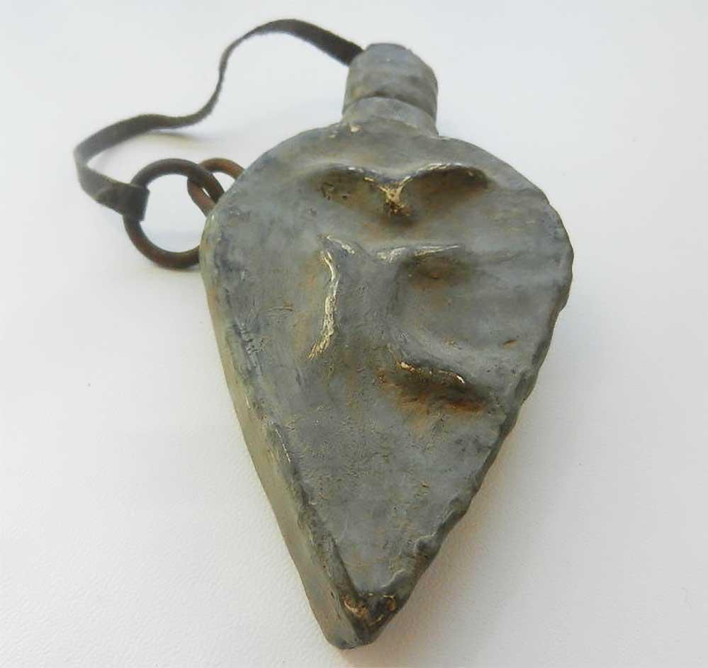 EXTREMELY RARE ANTIQUE CERAMIC BOTTLE ETNO: EXTREMELY RARE ANTIQUE CERAMIC BOTTLE ETNO with SYMBOLS Very collectible and extremely rare item (Jewish?). CONDITION: The item is described to the best of our knowledge. Please refer to pictures and 