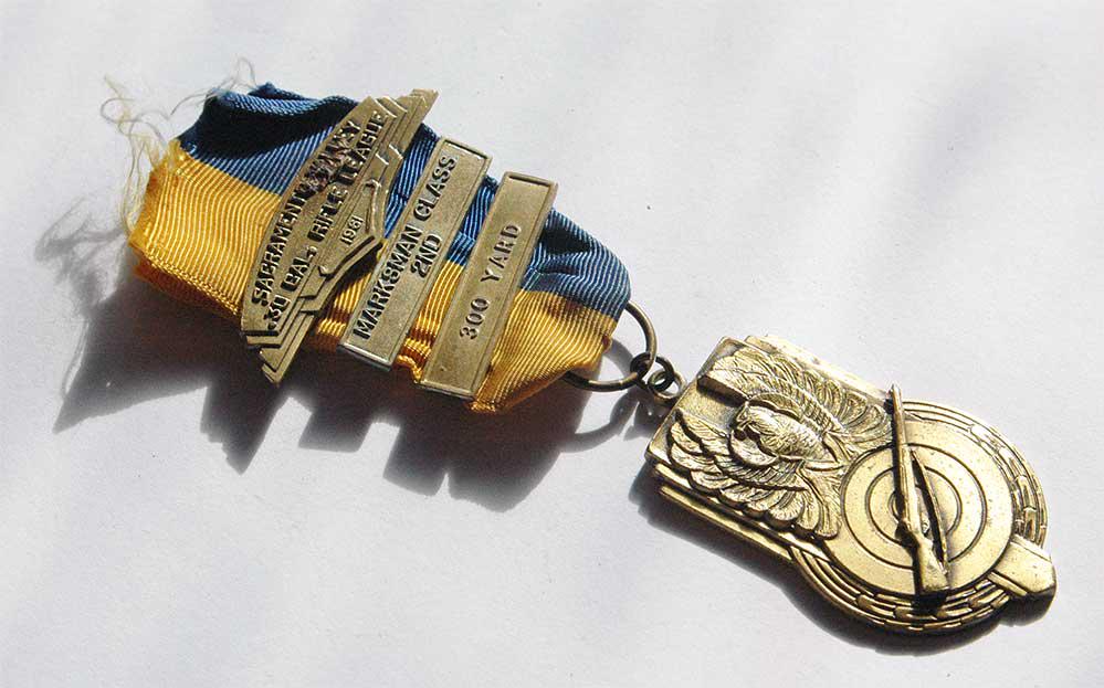 USA MEDAL for SHOOTING RIFLE LEAGUE, 300 YARD: RARE USA MEDAL for SHOOTING RIFLE LEAGUE, 300 YARD, 1961 Please note: last image is for sample only. ESTIMATE PRICE: $50 - $70. OFFER: If an item is NOT SOLD, you can still give us a