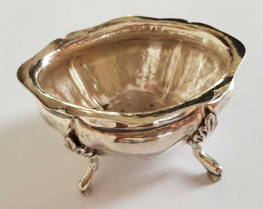 ANTIQUE ITALIAN SILVER OPEN SALT, MARKED: ANTIQUE ITALIAN SILVER OPEN SALT, MARKED Very nice item. Marked .800 for silver and other stamps for company. PROVENANCE: Descended in the Godi Piovenen Family. CONDITION: The item i