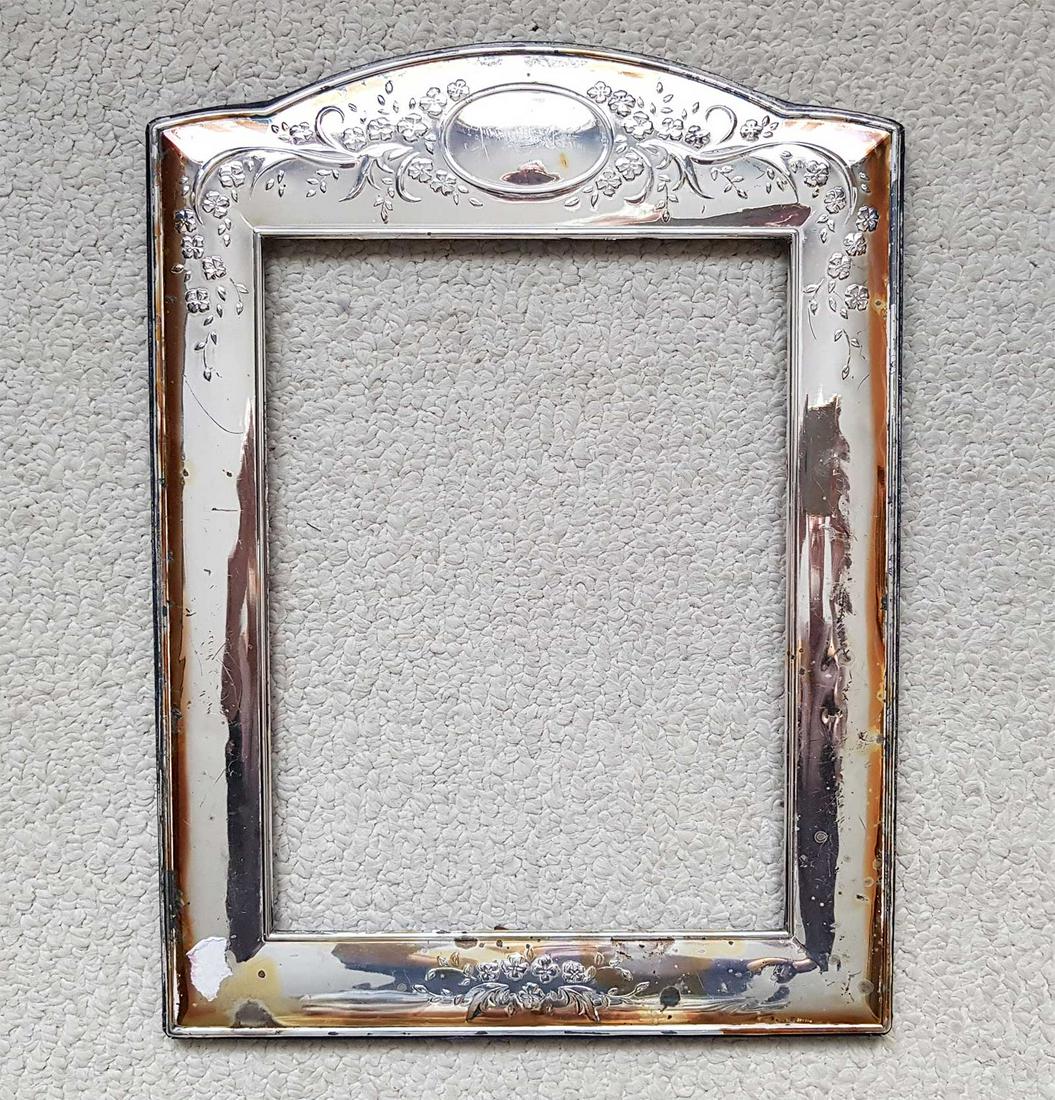 NICE OLD LARGE SILVER PICTURE FRAME: NICE OLD LARGE SILVER PICTURE FRAME The frame has a marks: 925 for silver and other marks - please see the images. LARGE SIZE: 34 x 25.5 cm (13 1/4 x 10 inches). ESTIMATE PRICE: $200 - $250. HISTORY o