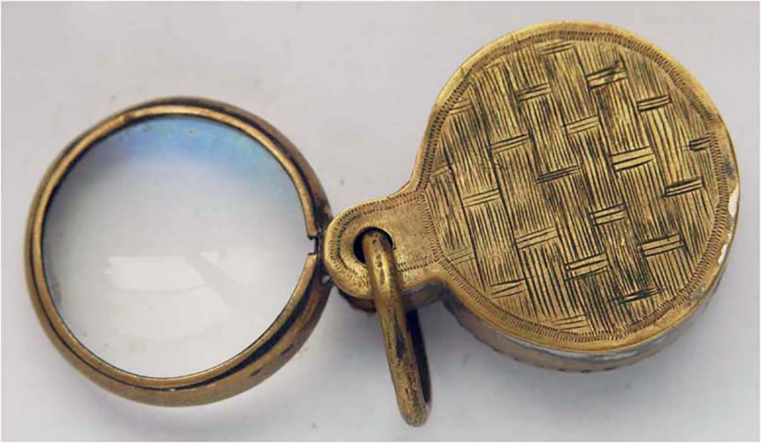 JEWISH WW2 MAGNIFYING GLASS fr. LITZMANNSTADT, 1939-194: JEWISH WW2 MAGNIFYING GLASS from LITZMANNSTADT in POLAND, 1939-1943 It was bought by previous owner on Jewish family estate sale along with a few other items in Lodz, Litzmannstadt. ESTIMATE PRICE: $7