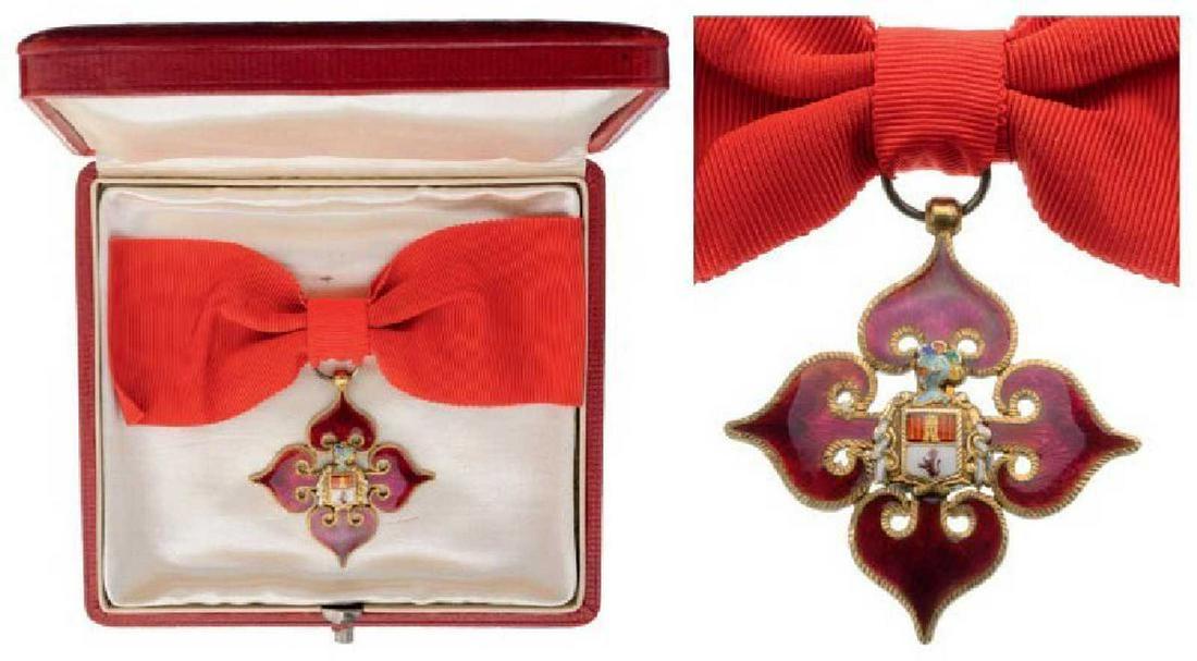 SPANISH ORDER of the ROYAL CORPS of KNIGHTS: SPANISH ORDER OF THE ROYAL CORPS OF KNIGHTS OF MADRID'S Nobility Dames' Cross. Breast Badge, chiseled and enamelled gilt Silver, superimposed by the finely enamelled coat of arms of 'Castilla and Leon