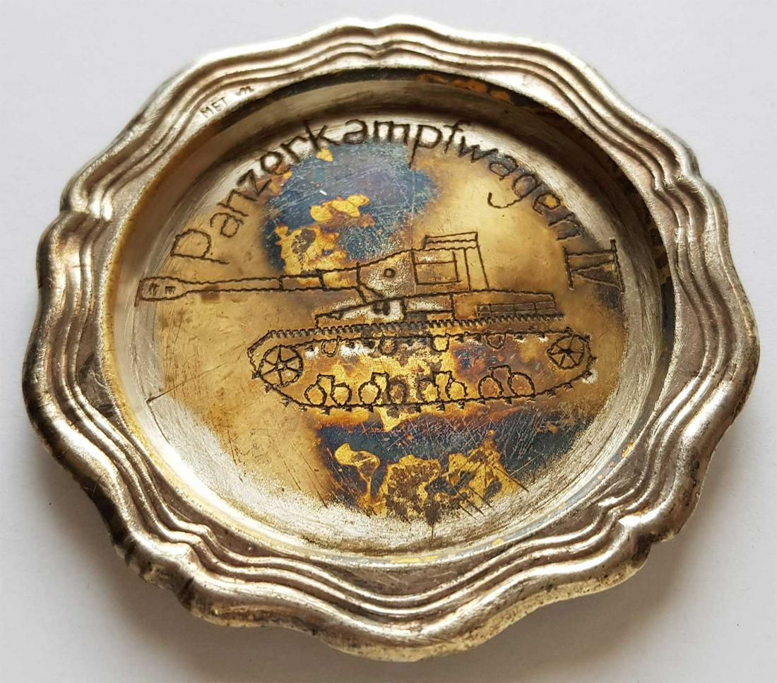 GERMAN WW2 ASHTRAY w. PANZER TANK fr. OSTFRONT: GERMAN WW2 ASHTRAY with PANZER TANK from OSTFRONT, 1941 Trench art. Ashtray is engraved with PANZER TANK. Very important detail: badge made by manual technic which used only before and during ww2. Ple