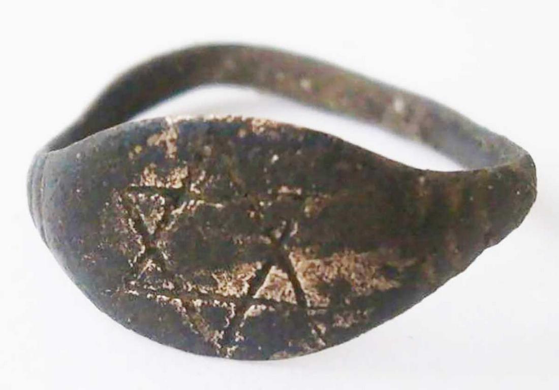 JEWISH WW2 RING w. STAR of DAVID: JEWISH RING with STAR of DAVID from MEDIEVAL PERIOD Bronze, made from Shell Round Cartridge (!!!). CONDITION: The item is described to the best of our knowledge. Please refer to pictures and email wit