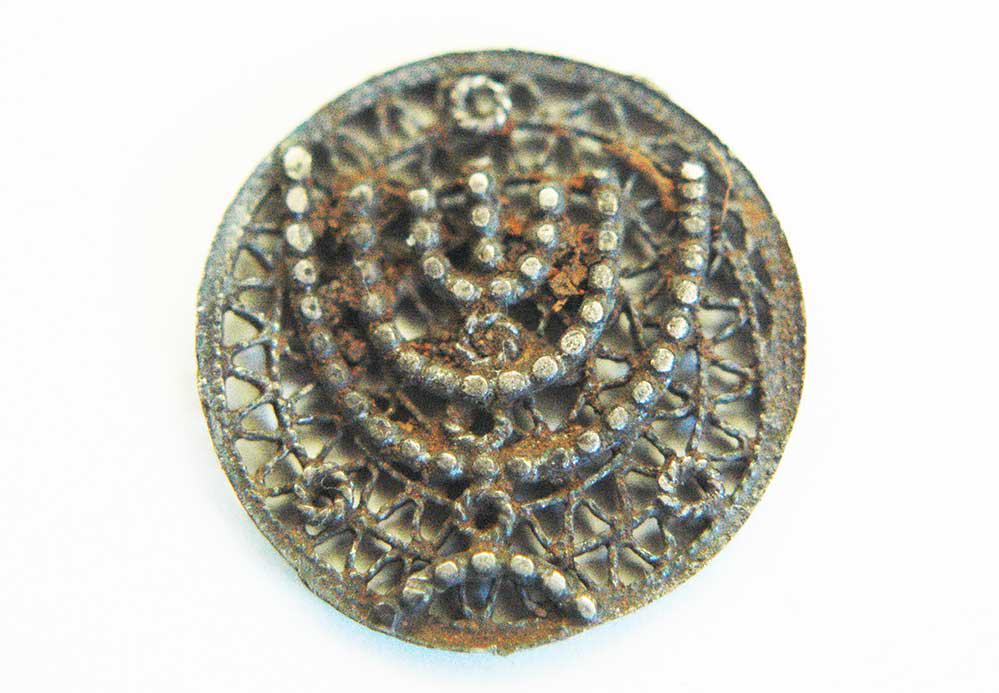 JEWISH WW2 BUTTON w. MENORAH fr. CONCENTRATION CAMP: JEWISH WW2 BUTTON with MENORAH from CONCENTRATION CAMP FILIGREE. Metal. We have some information from concentration camp archive about owner of this item. From real old collection! Please note: last i