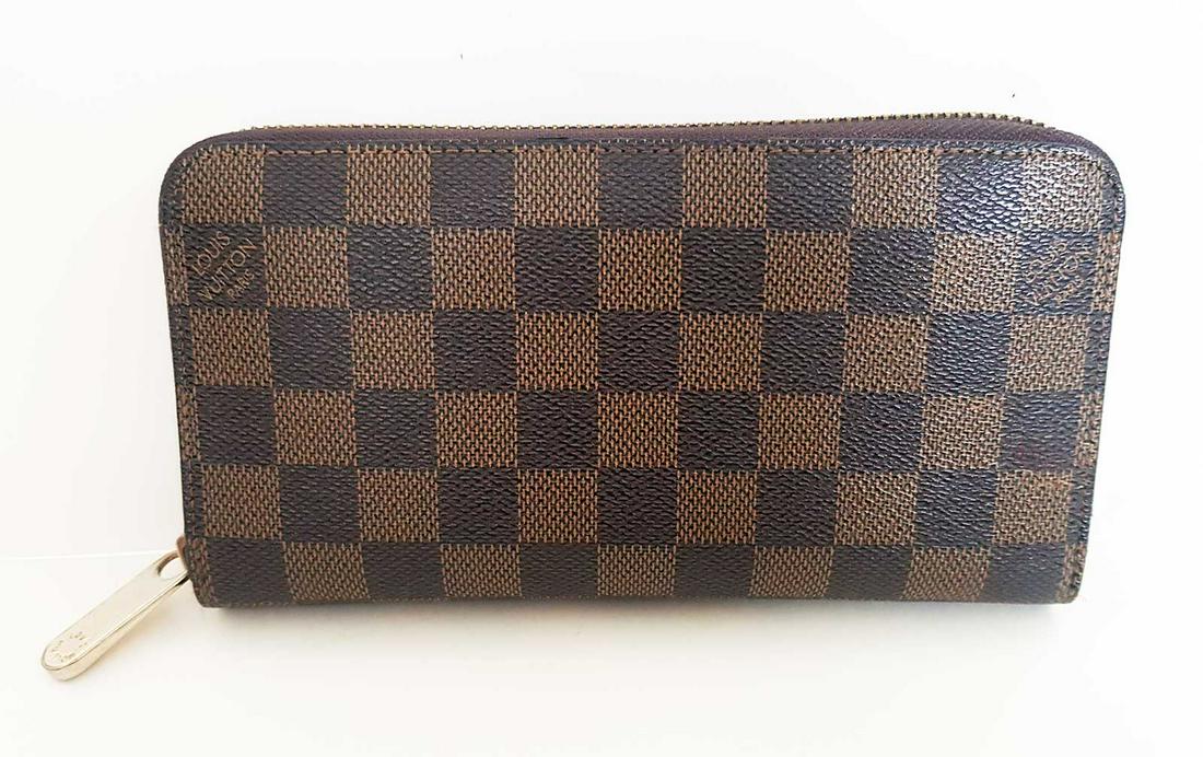 LOUIS VUITTON ZIPPY WALLET MONOGRAM CANVAS: LOUIS VUITTON BROWN MONOGRAM CANVAS ZIPPY WALLET, GOLDEN BRASS HARDWARE Designer: Louis Vuitton. Model: Zippy Wallet Monogram Canvas. Exterior Material: Canvas (Coated). Exterior Color: Brown. Int