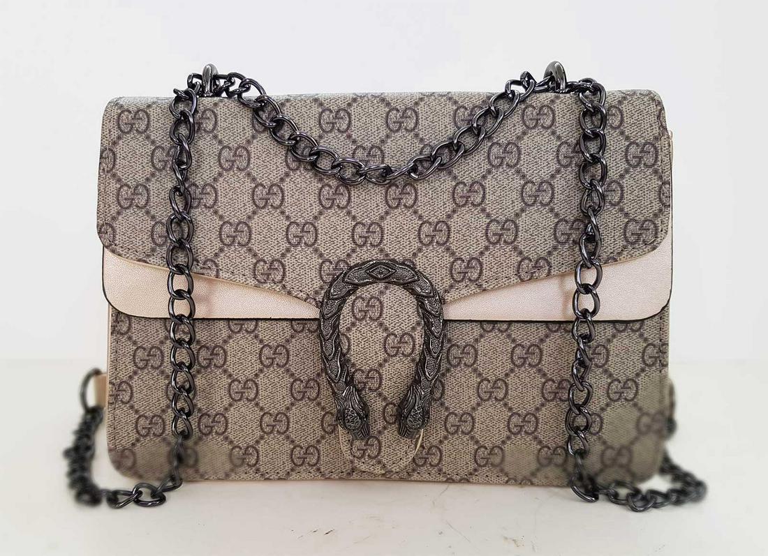 DIONYSUS SMALL GUCCI CROSS BODY SHOULDER BAG: BRAND NEW GUCCI DIONYSUS SMALL GG SHOULDER BAG - BEIGE. A Gucci handbag can be instantly-recognised anywhere, any time. This beige Dionysus GG Supreme shoulder bag from Gucci is sure to make a statem