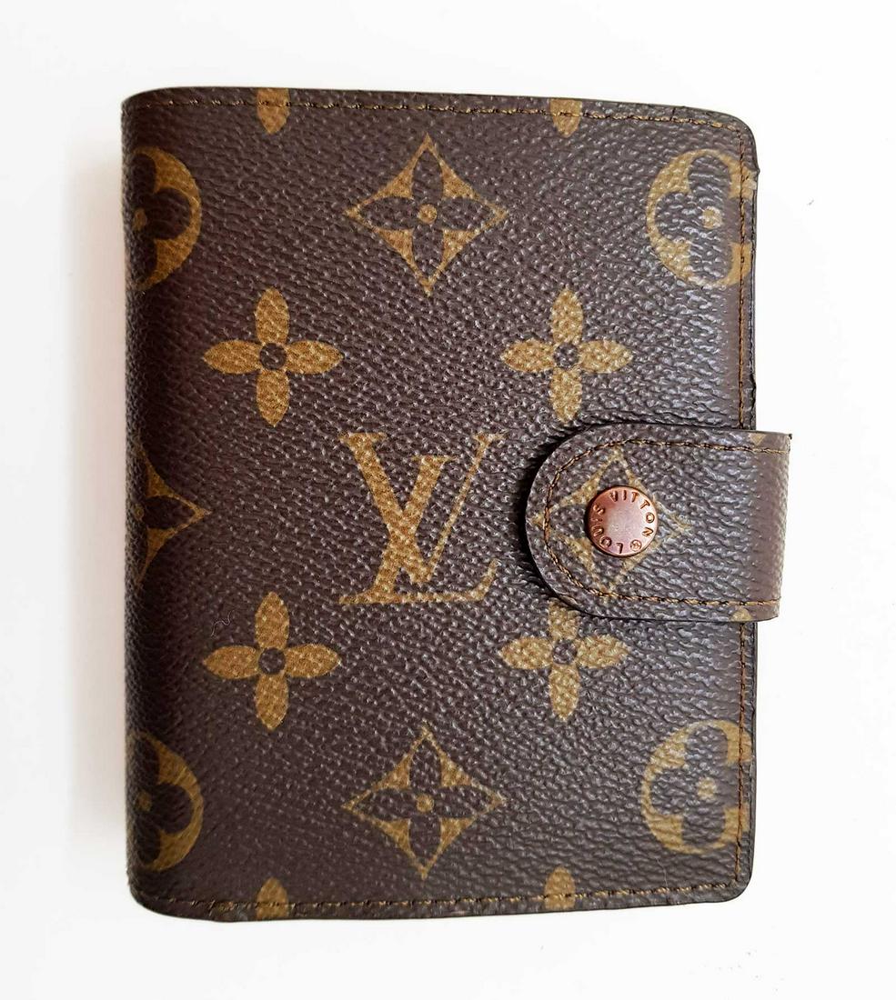 LOUIS VUITTON LV MONOGRAM COMPACT WALLET: BROWN "LV" LOGO LEATHER FOLDING WALLET/ AGENDA. Brand: Louis Vuitton. Style: Agenda. Color: Brown. Pattern: "LV" Logo. Material: Leather, Coated Canvas. Features: Credit Card, Organizer. Country/