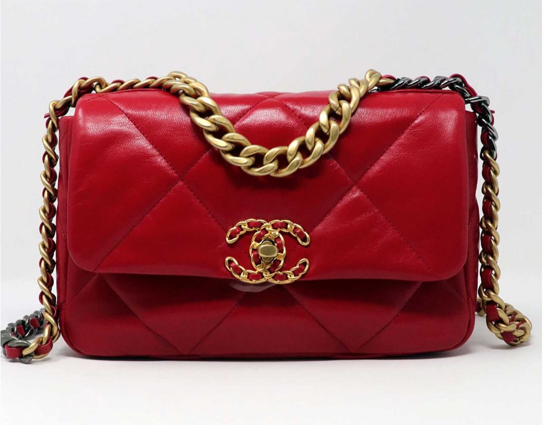 NEW CHANEL 19 FLAP BAG IN RED GOATSKIN: CHANEL 19 FLAP BAG IN RED GOATSKIN GOLD-TONE, SILVER-TONE & RUTHENIUM-FINISH. Luxurious true red goatskin with mixed metal hardware. Chain adorned CC logo turnlock. Oversized classic diamond quilting