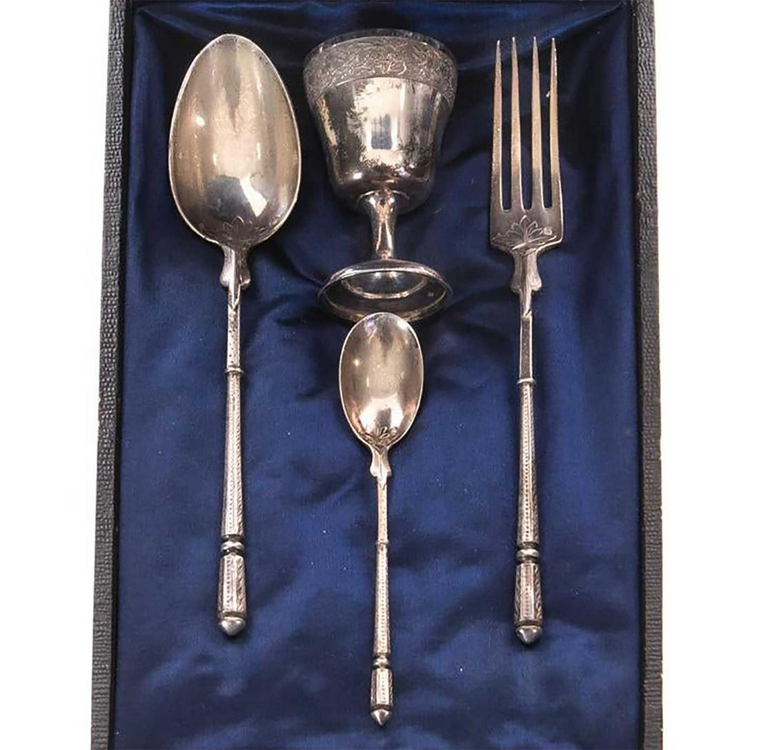 RUSSIAN ANTIQUE SILVER SPOON SET in PRESENTATION BOX: RUSSIAN ANTIQUE SILVER SPOON SET in PRESENTATION BOX Antique Russian 84 Silver Spoon Set in Box. Made by Albert Jewellery in Sankt Petersburg. Each item marked - please see the images. From real old c