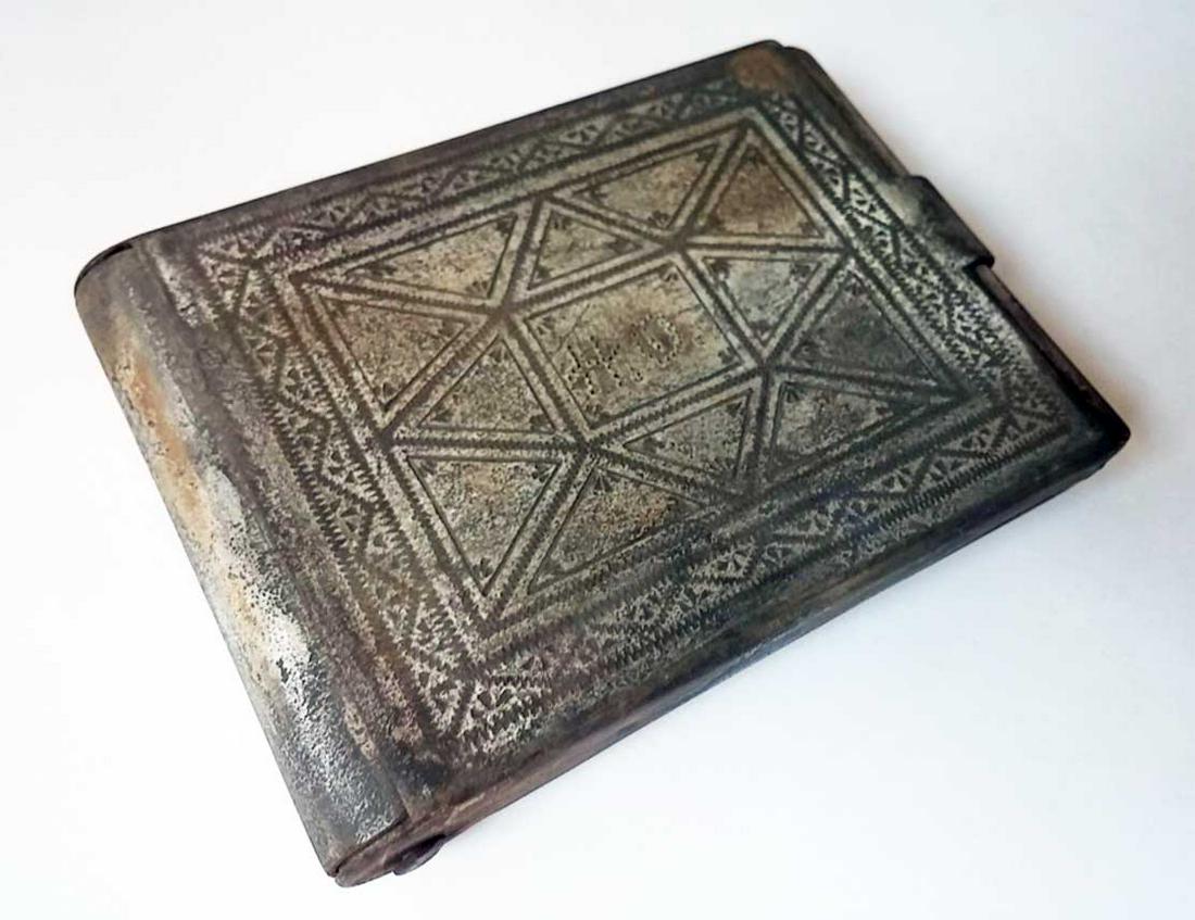 UKRAINIAN WW2 CIGARETTE CASE fr. UPA-OUN, 1942: RARE UKRAINIAN WW2 CIGARETTE CASE from UPA-OUN, 1942 The case has an initial H.O. and date: 11-17 VII. 1942. CONDITION: The item is described to the best of our knowledge. Please refer to pictures and
